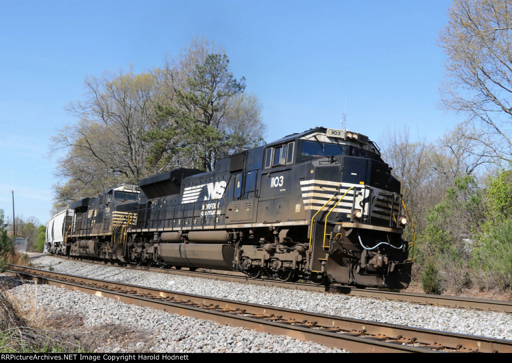 NS 1103 & 7598 lead train 350 around the curve at Fetner